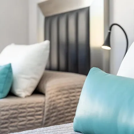 Maravillosa En Primera Linea De Playa Con Piscina Privada Mijas Chalet *