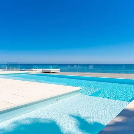 Maravillosa En Primera Linea De Playa Con Piscina Privada Mijas Chalet *