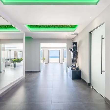 Maravillosa En Primera Linea De Playa Con Piscina Privada Mijas Chalet